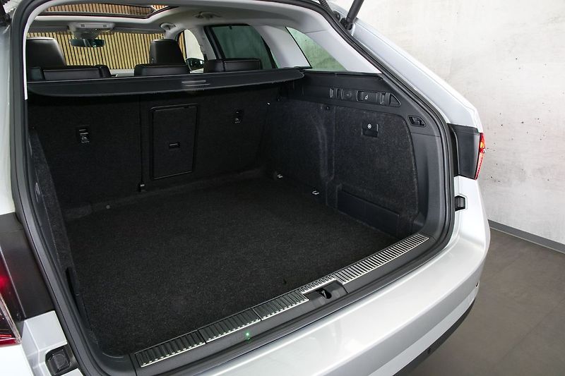 Škoda Superb 2.0TDI 147kW 4x4 DSG L&K Tažné - fotka 40 z 44