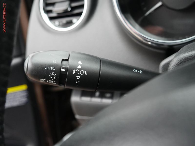 Peugeot 5008 (2015) 2.0 HDi, ČR, Active, AT - fotka 16 z 18