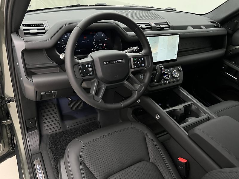 Land Rover Defender 110 D300 X-DYNAMIC SE AWD AUT - fotka 4 z 43