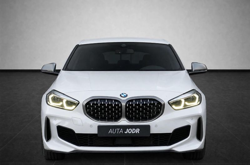 BMW Řada 1 M135i xDrive, Harman, Komfort - fotka 8 z 32