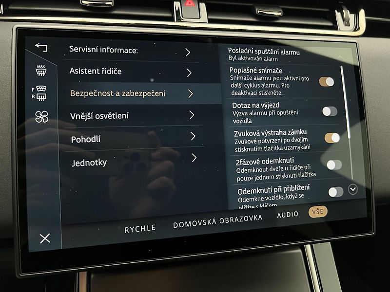 Land Rover Range Rover Evoque (2026) D165 S AWD Aut REZERVACE - fotka 40 z 44