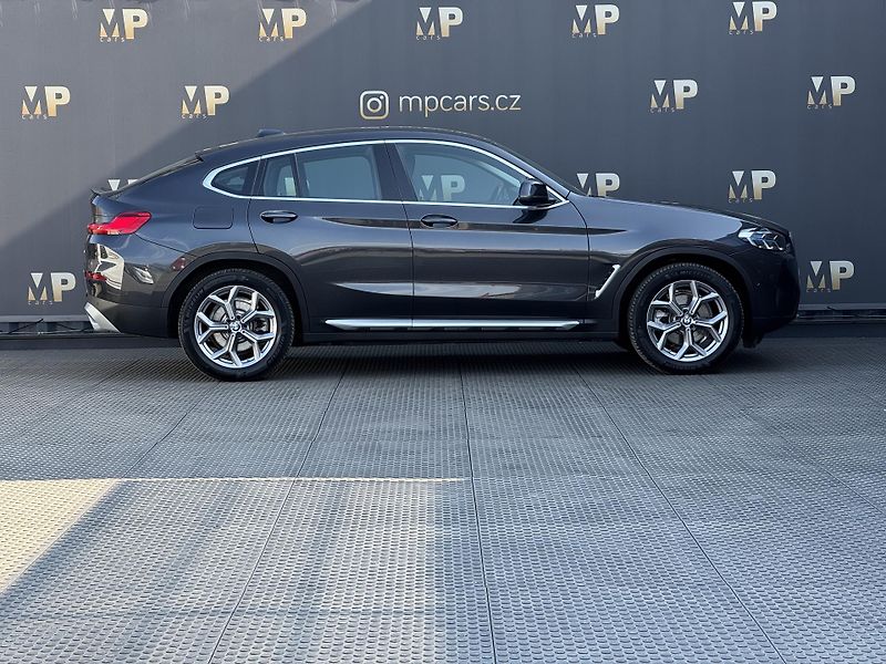 BMW X4 (2023) 2.0 xDrive20d, PANO, DPH, WIFI - fotka 4 z 44