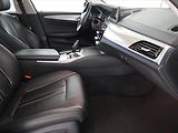 BMW Řada 5 (2017) Luxury Line 520d xDrive, 4X4 - náhled 9