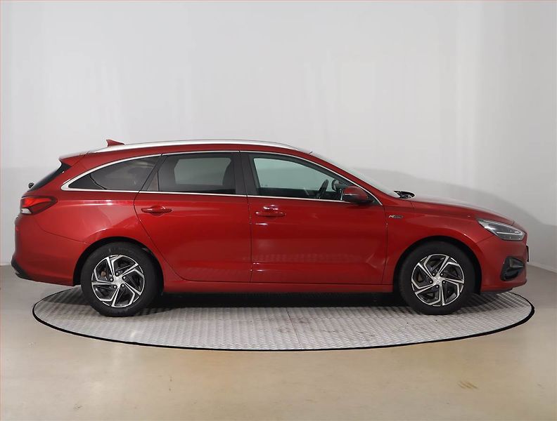 Hyundai i30 (2021) Family Comfort 1.6 CRDi - fotka 6 z 22