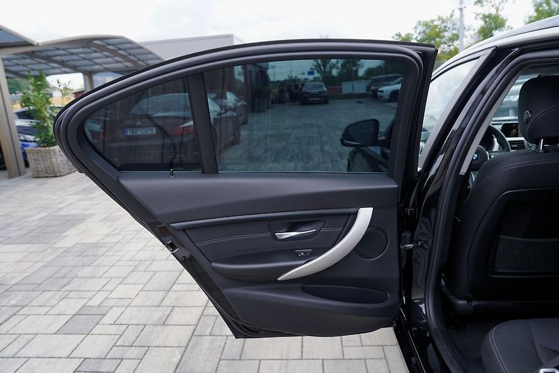 BMW Řada 3 320d automat/EfficientDynamic/ - fotka 15 z 39