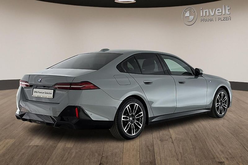 BMW Řada 5 540d xDrive Sedan - fotka 3 z 24