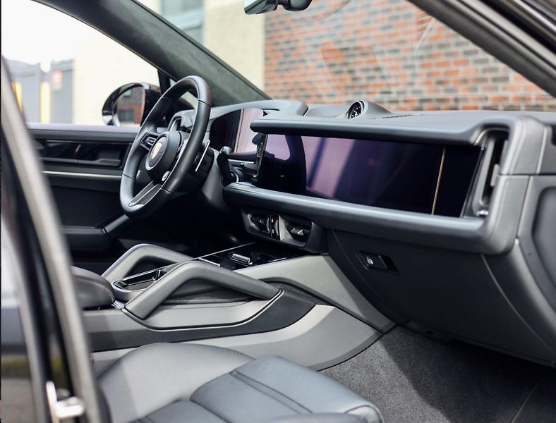 Porsche Cayenne (2025) Coupe E-Hybrid 360KW Techart - fotka 23 z 46