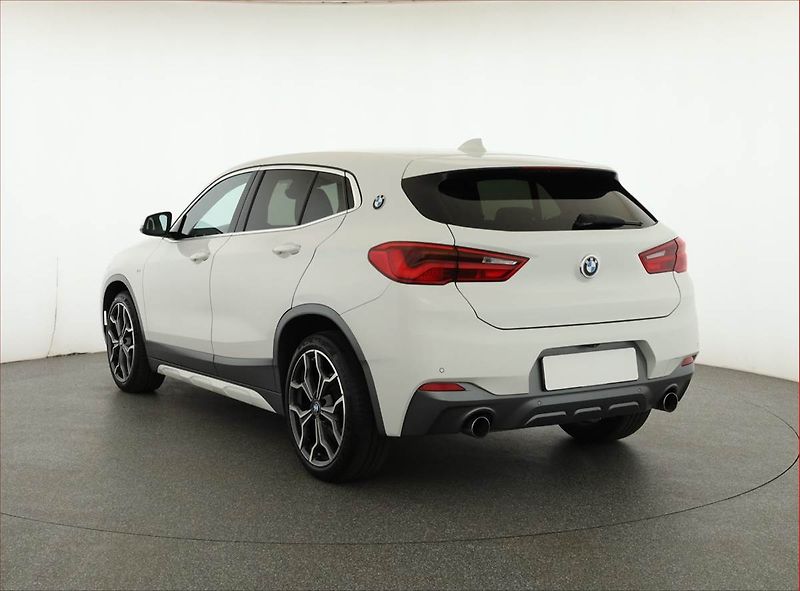 BMW X2 (2018) M Paket xDrive20i - fotka 4 z 19