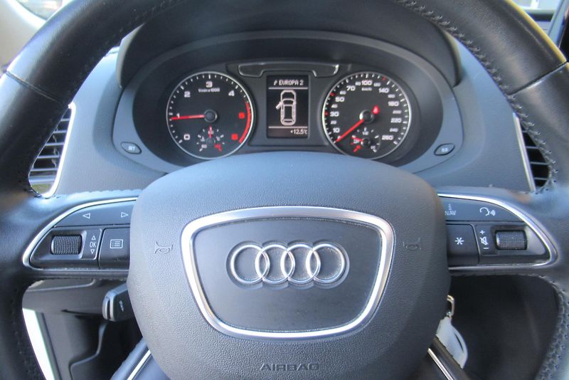 Audi Q3 2.0 TDI QUATTRO NAVI TAŽNÉ - fotka 11 z 33