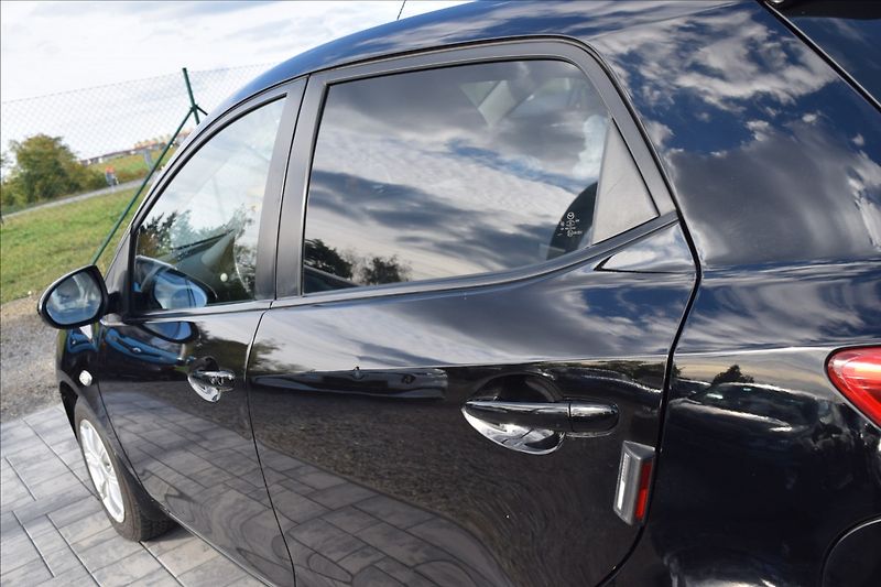 Mazda 2 1,5 MZR 76KW VÝHŘEV KLIMA - fotka 11 z 38