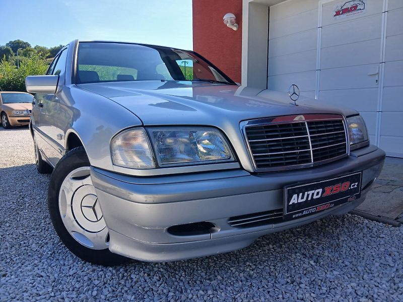 Mercedes-Benz Třídy C 200K 1.MAJ - fotka 1 z 31