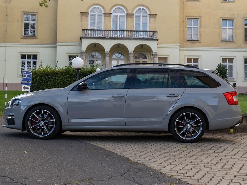 Škoda Octavia 2.0 TDI 135 kW RS Tažné - fotka 4 z 36