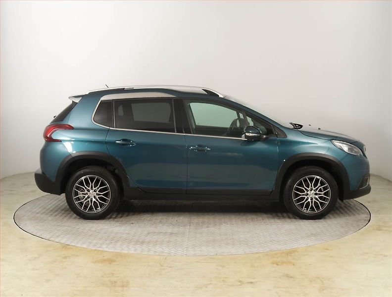 Peugeot 2008 (2018) 1.2 PureTech, Serv.kniha, Kůže - fotka 6 z 19