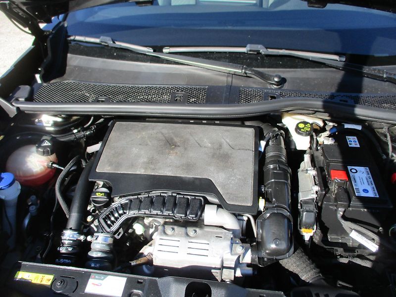 Peugeot 2008 (2024) 1,2 Pure Tech - fotka 10 z 10