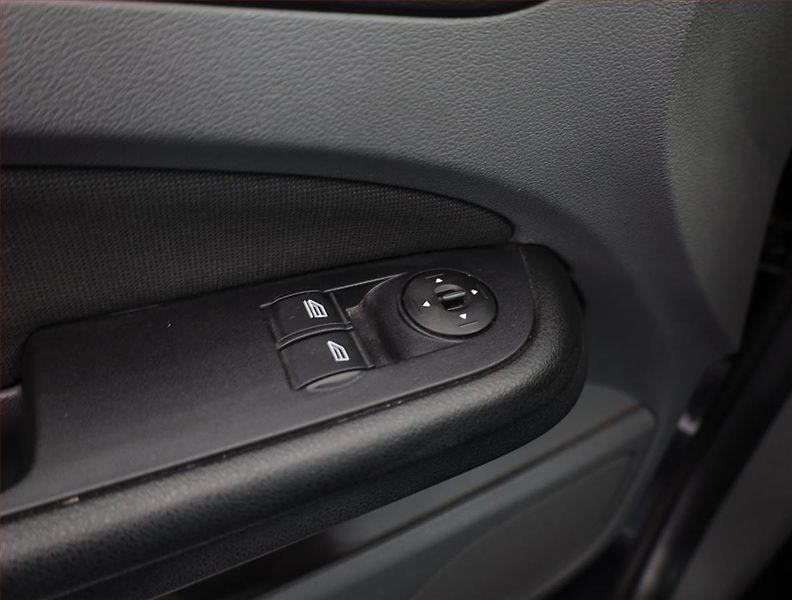 Ford Focus (2008) 2.0 TDCi, nová STK, dobrý stav - fotka 10 z 14