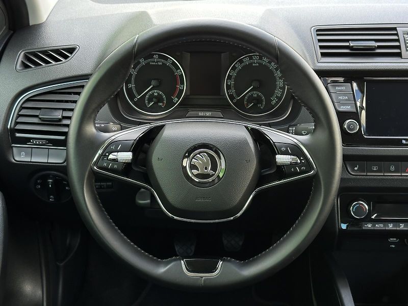Škoda Fabia 1.0TSi Ambition TOP 95PS Clima - fotka 17 z 34