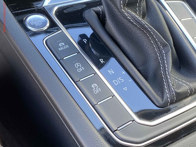 Volkswagen Passat (2015) 2.0 TDi, R-Line, DSG, LED - fotka 15 z 19
