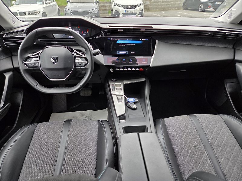 Peugeot 408 (2024) 1.2 PT 130 ALLURE EAT8 - fotka 13 z 29