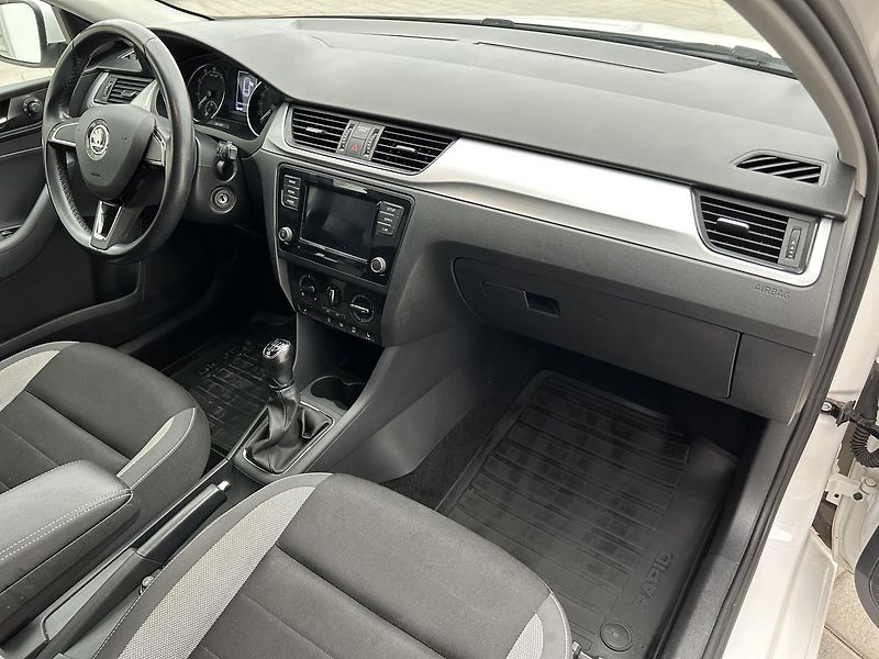 Škoda Rapid 1.0 TSI  Ambition   Plus - fotka 23 z 25