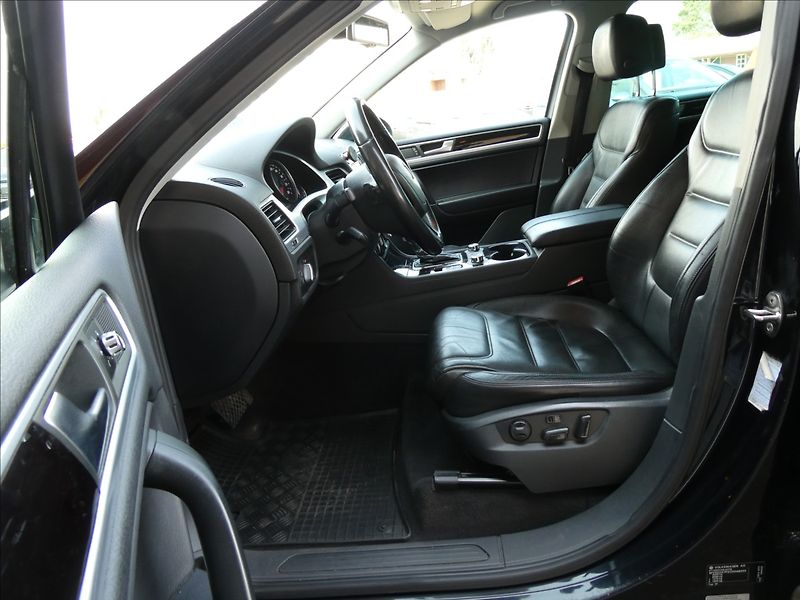 Volkswagen Touareg 3,0 TDi V6 180kW,2xkola,závěs - fotka 19 z 50