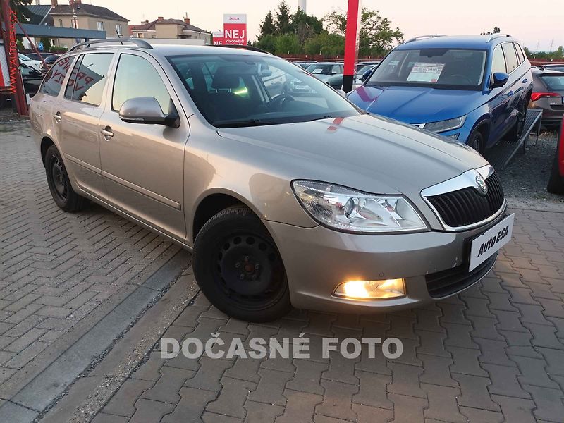 Škoda Octavia (2011) 1.6TDi, ČR, servis.kniha, AT - fotka 1 z 3