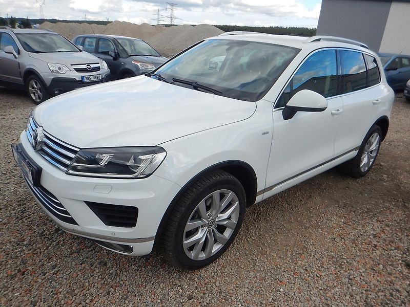 Volkswagen Touareg 3.0 TDI V6, 4x4, DSG - fotka 2 z 31