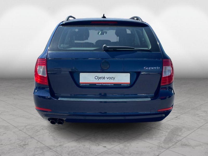 Škoda Superb COMBI 2.0 TDi COMFORTLINE - fotka 9 z 25
