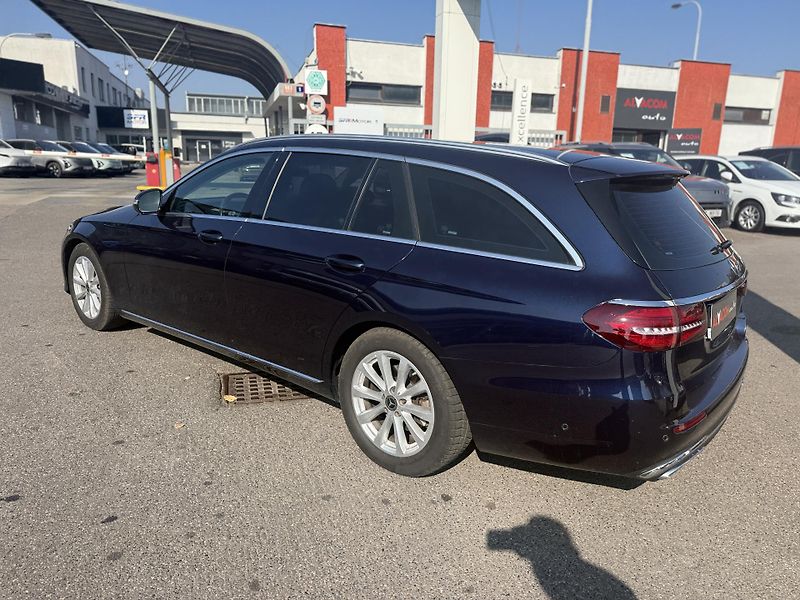 Mercedes-Benz Třídy E 200 CDi - fotka 8 z 23