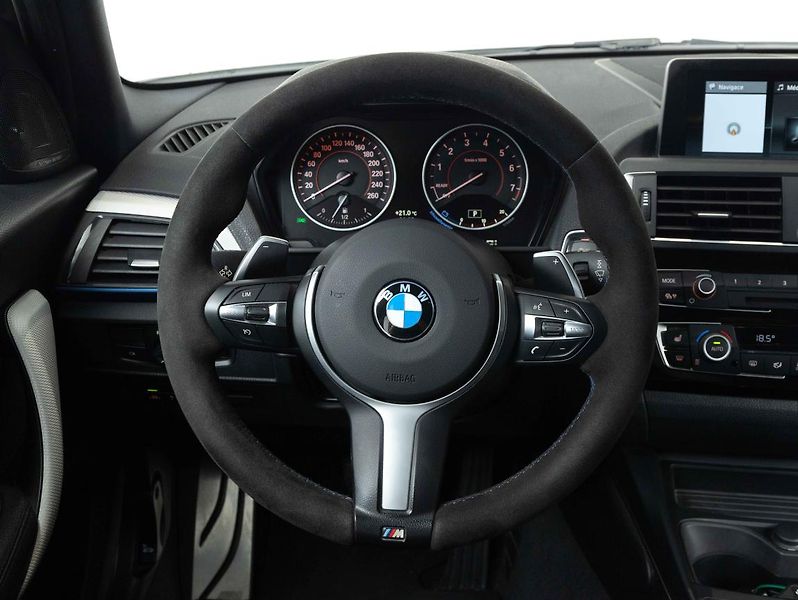 BMW Řada 1 M140i xDrive - fotka 13 z 23