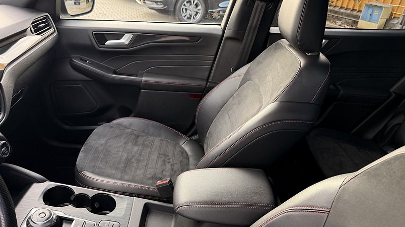 Ford Kuga (2022) 2.0d ST-Line,4x4,ČR,SERVIS - fotka 35 z 44