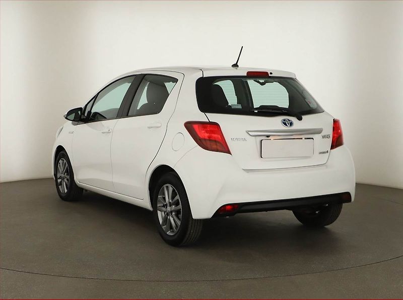 Toyota Yaris (2015) 1.5 Hybrid, Automat, Tempomat - fotka 4 z 23