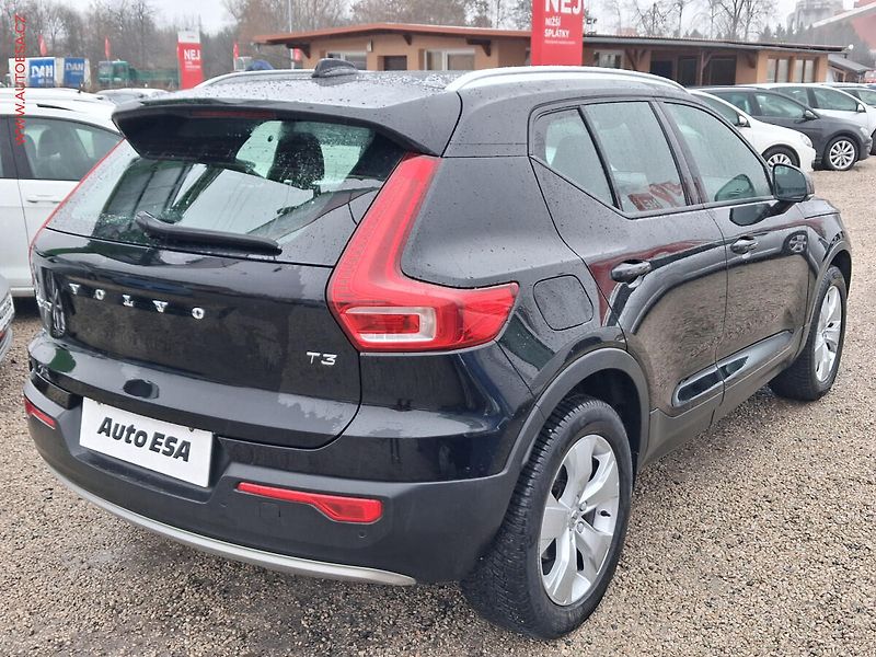 Volvo XC40 (2020) 1.5T, Momentum, AT - fotka 4 z 23