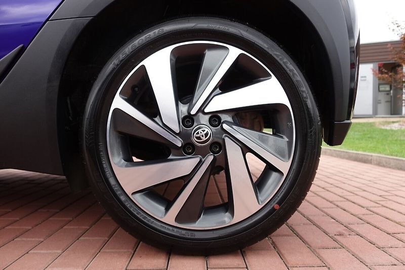 Toyota Aygo 1.0L - 1 CVT Executive - fotka 8 z 30
