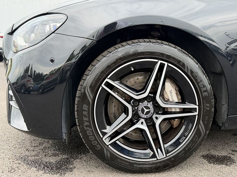 Mercedes-Benz Třídy E E 300de 4MATIC - fotka 26 z 39
