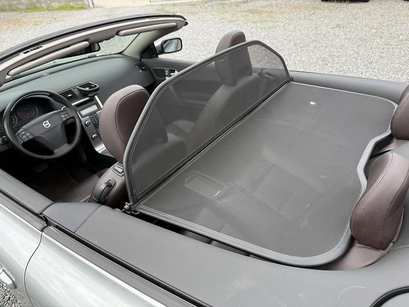 Volvo C70 2.4 D5 132kW Automat ČR - fotka 13 z 15