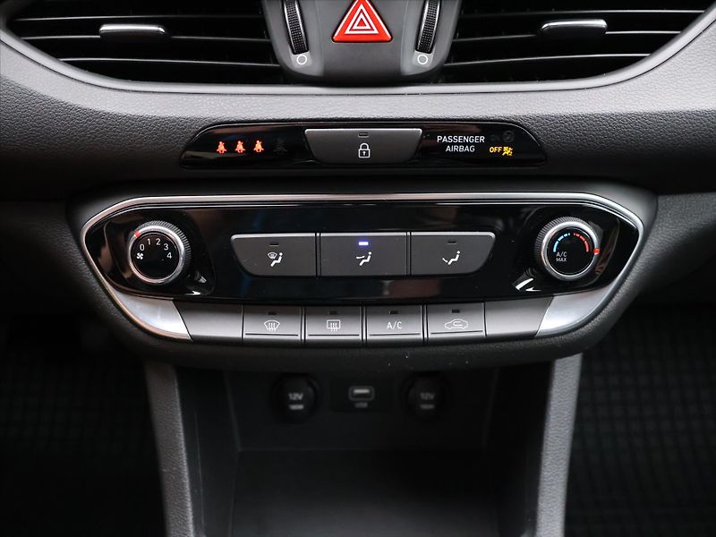 Hyundai i30 1,0 T-GDI 88kW Comfort CZ - fotka 23 z 33