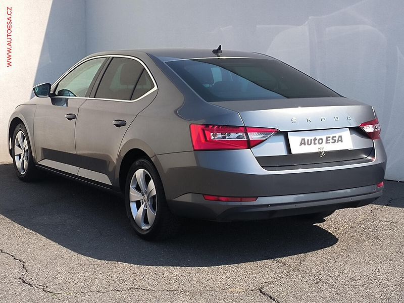 Škoda Superb (2022) 2.0TDi, ČR, Ambition, DSG - fotka 6 z 23