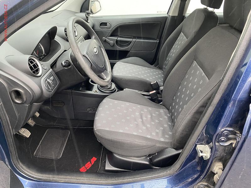 Ford Fiesta (2004) 1.3 i, Klima - fotka 8 z 11