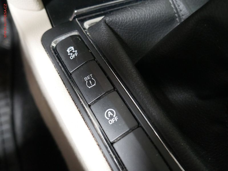 Škoda Superb (2013) 1.6 TDi, Navi, bixen, kůže - fotka 20 z 26