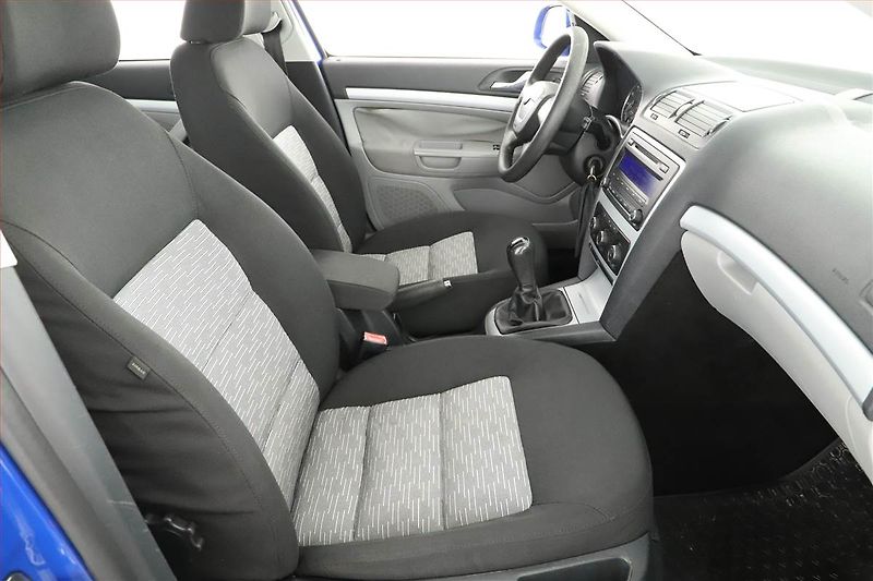 Škoda Octavia (2009) 1.6, Tempomat, Park. senzory - fotka 7 z 14