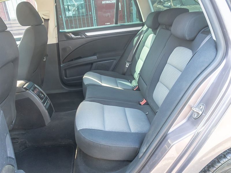 Škoda Superb (2013) ČR 2.0TDI 125KW man – NAVIGACE - fotka 37 z 46