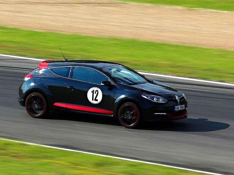 Rychlé Renaulty na Autodromu v Mostě.