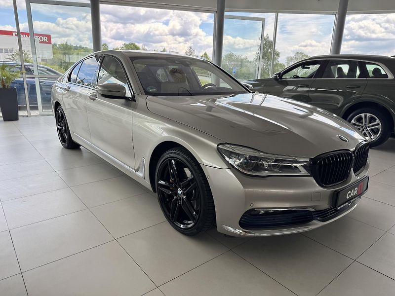 BMW Řada 7 730d xDrive*Laser*Dověry*Masáž - fotka 4 z 46