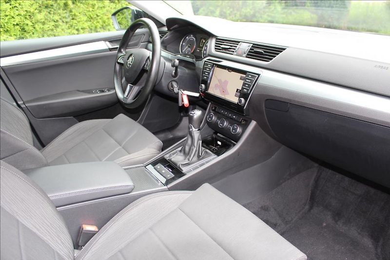 Škoda Superb 2,0 TDi  AMBITION 4X4 110kW - fotka 18 z 24