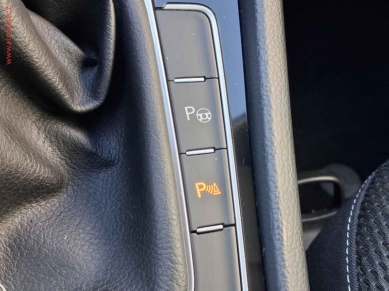 Volkswagen Golf (2014) 1.2 TSi, CUP, nez.topení - fotka 13 z 15