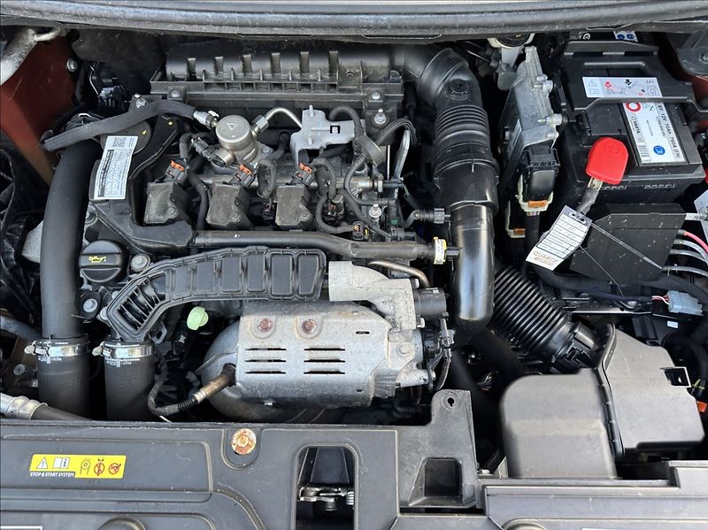 Peugeot 3008 1,2 i ALLURE DPH 1.maj původČR - fotka 43 z 50