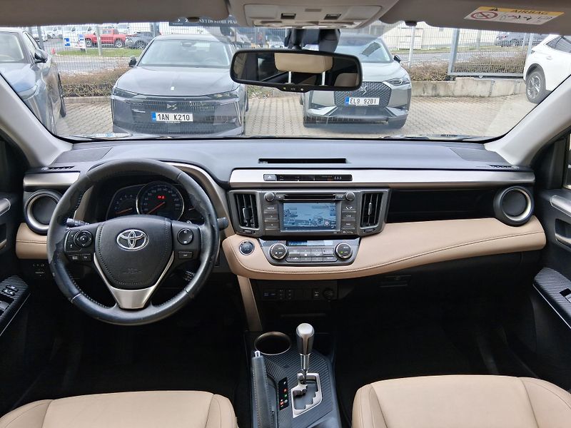 Toyota RAV4 PREMIUM 2.2 D-CAT 4x4 110 kW - fotka 2 z 32