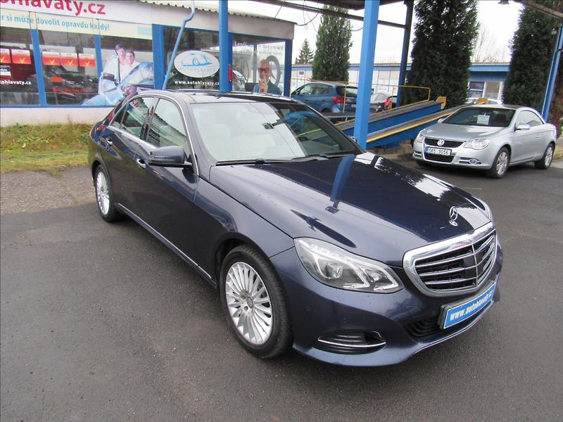 Mercedes-Benz Třídy E 3,0 CDi 350 Bluetec 4MATIC - fotka 3 z 35