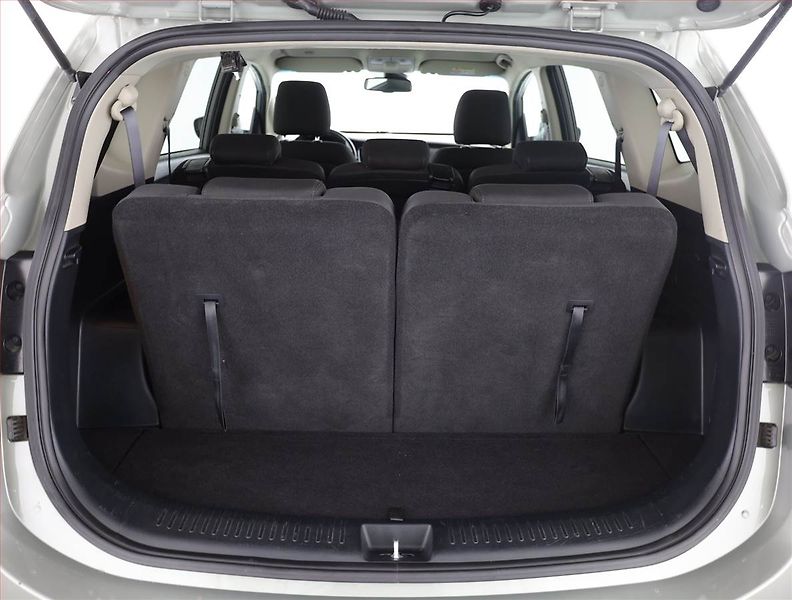 Kia Carens (2018) 1.7 CRDi, 7 míst, Serv.kniha - fotka 19 z 21