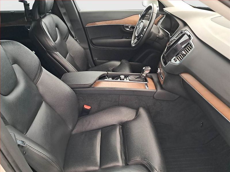 Volvo XC90 (2016) D5 AWD - fotka 9 z 24
